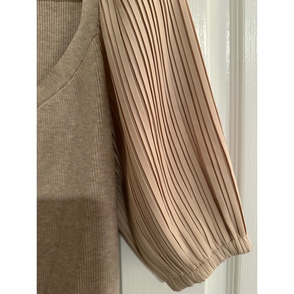 White House Black Market Ribbed Pleated Sleeve Button Neck Top‎ Beige Women's S - Picture 2 of 8